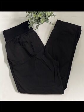 Lululemon Beyond the Studio Crop Black Size 6